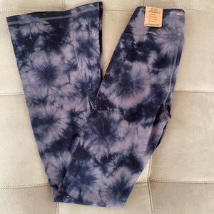 NWT PINK Victorias Secret Flare Leggings